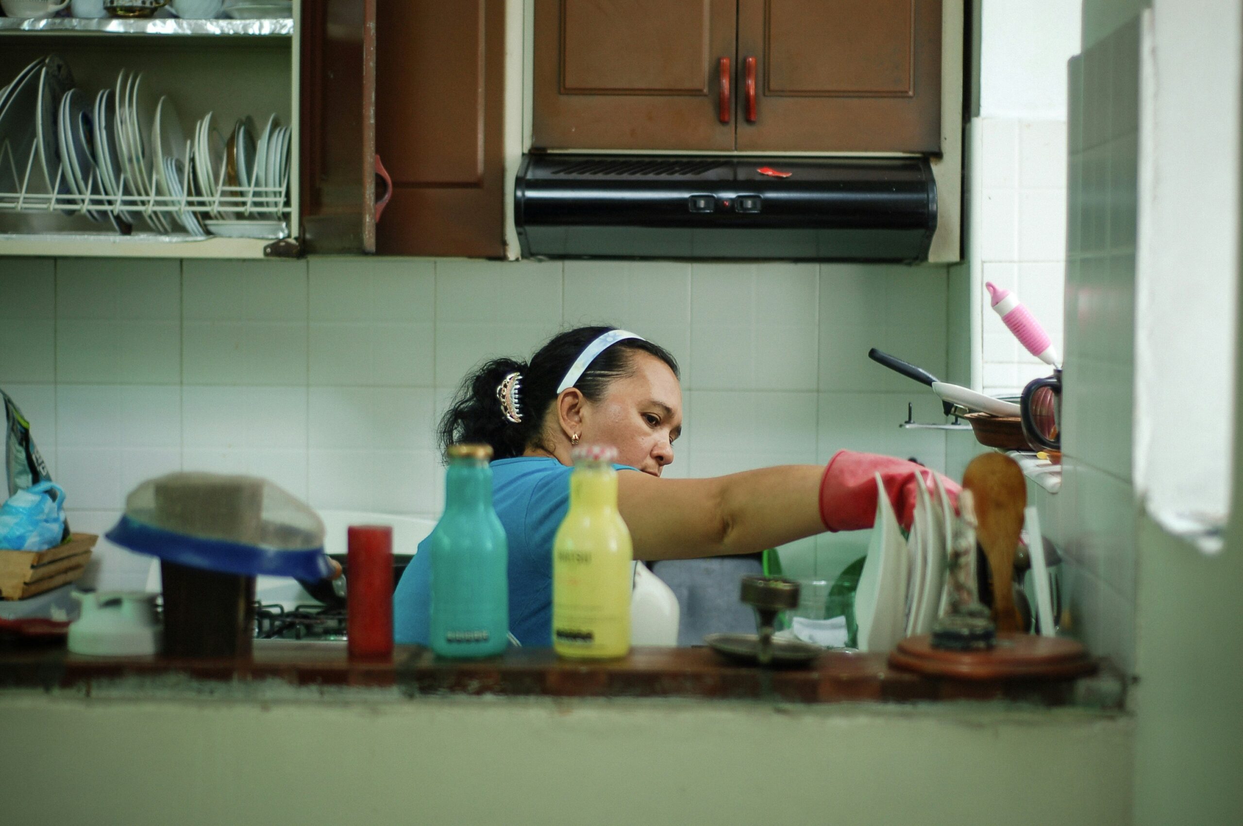 Mulher a trabalhar em casa